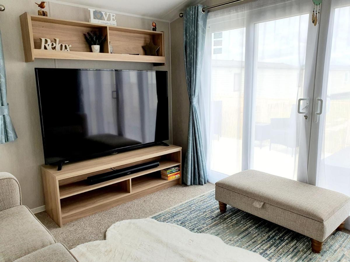 Premium Accommodation With Luxury Hot-Tub And Decking Area, Near Fantasy Island Ingoldmells Ngoại thất bức ảnh