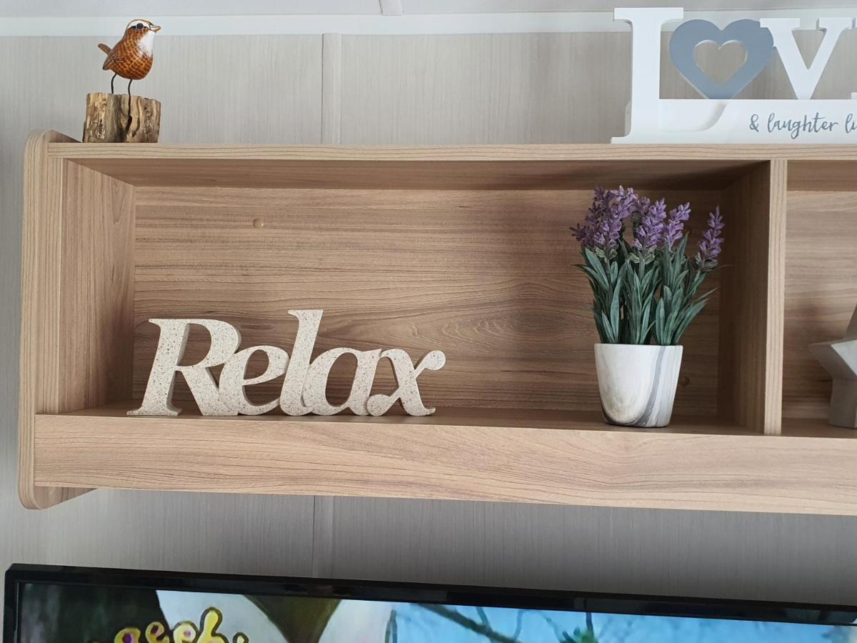 Premium Accommodation With Luxury Hot-Tub And Decking Area, Near Fantasy Island Ingoldmells Ngoại thất bức ảnh