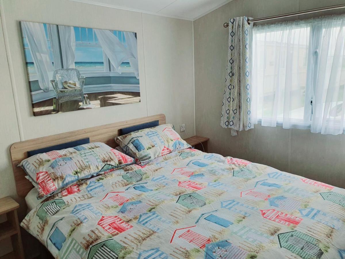 Premium Accommodation With Luxury Hot-Tub And Decking Area, Near Fantasy Island Ingoldmells Ngoại thất bức ảnh