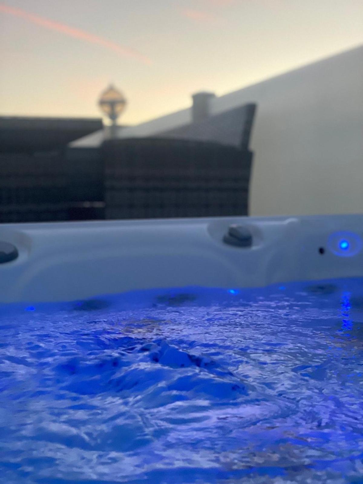 Premium Accommodation With Luxury Hot-Tub And Decking Area, Near Fantasy Island Ingoldmells Ngoại thất bức ảnh