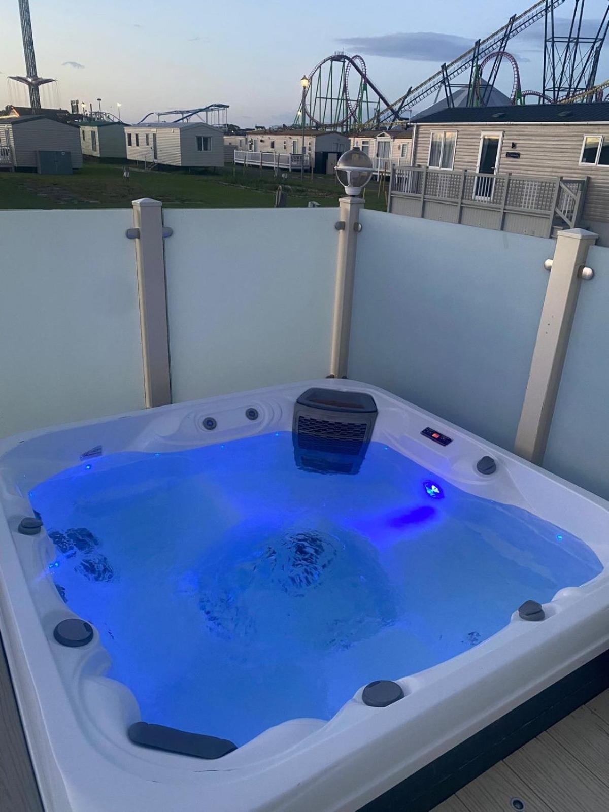 Premium Accommodation With Luxury Hot-Tub And Decking Area, Near Fantasy Island Ingoldmells Ngoại thất bức ảnh