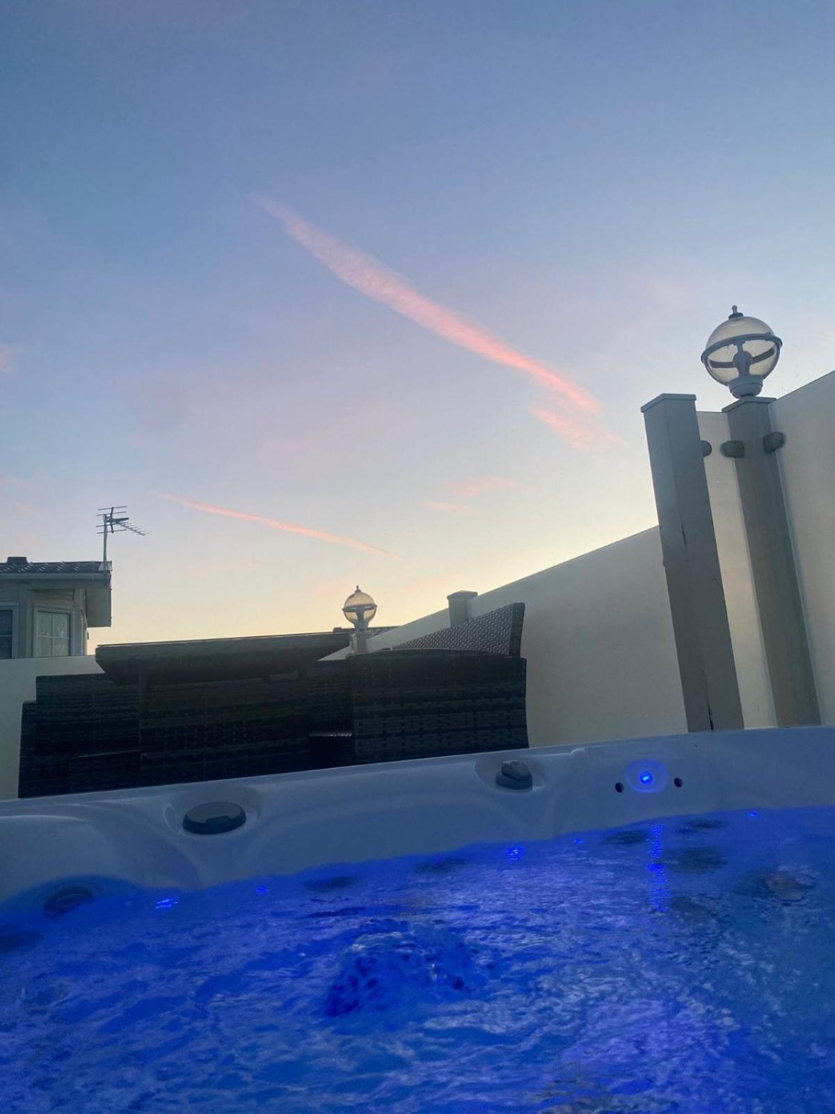 Premium Accommodation With Luxury Hot-Tub And Decking Area, Near Fantasy Island Ingoldmells Ngoại thất bức ảnh
